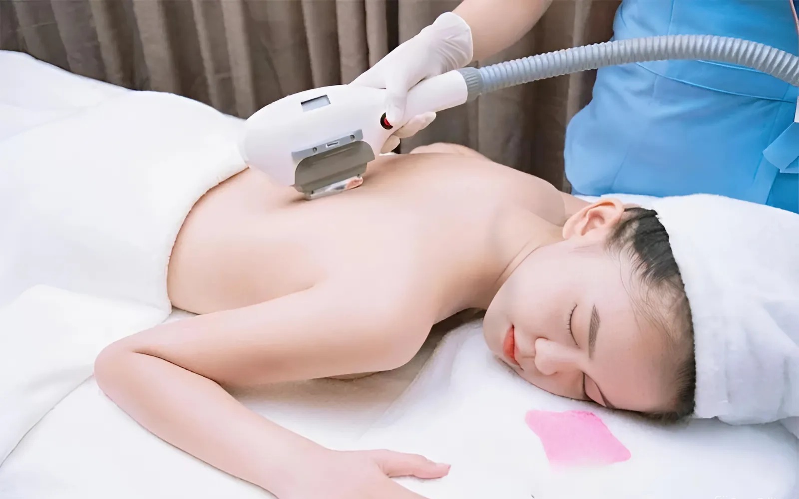 TRIỆT LÔNG TOÀN LƯNG GÁY - 10 BUỔI - 40 PHÚT